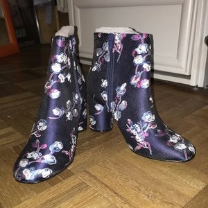 NWT. floral booties.